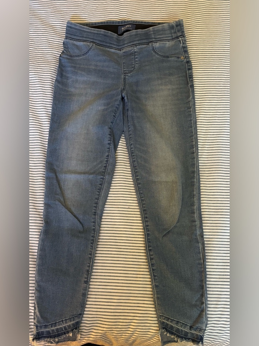 Old Navy Women's Skinny Jeans in Medium Blue Wash